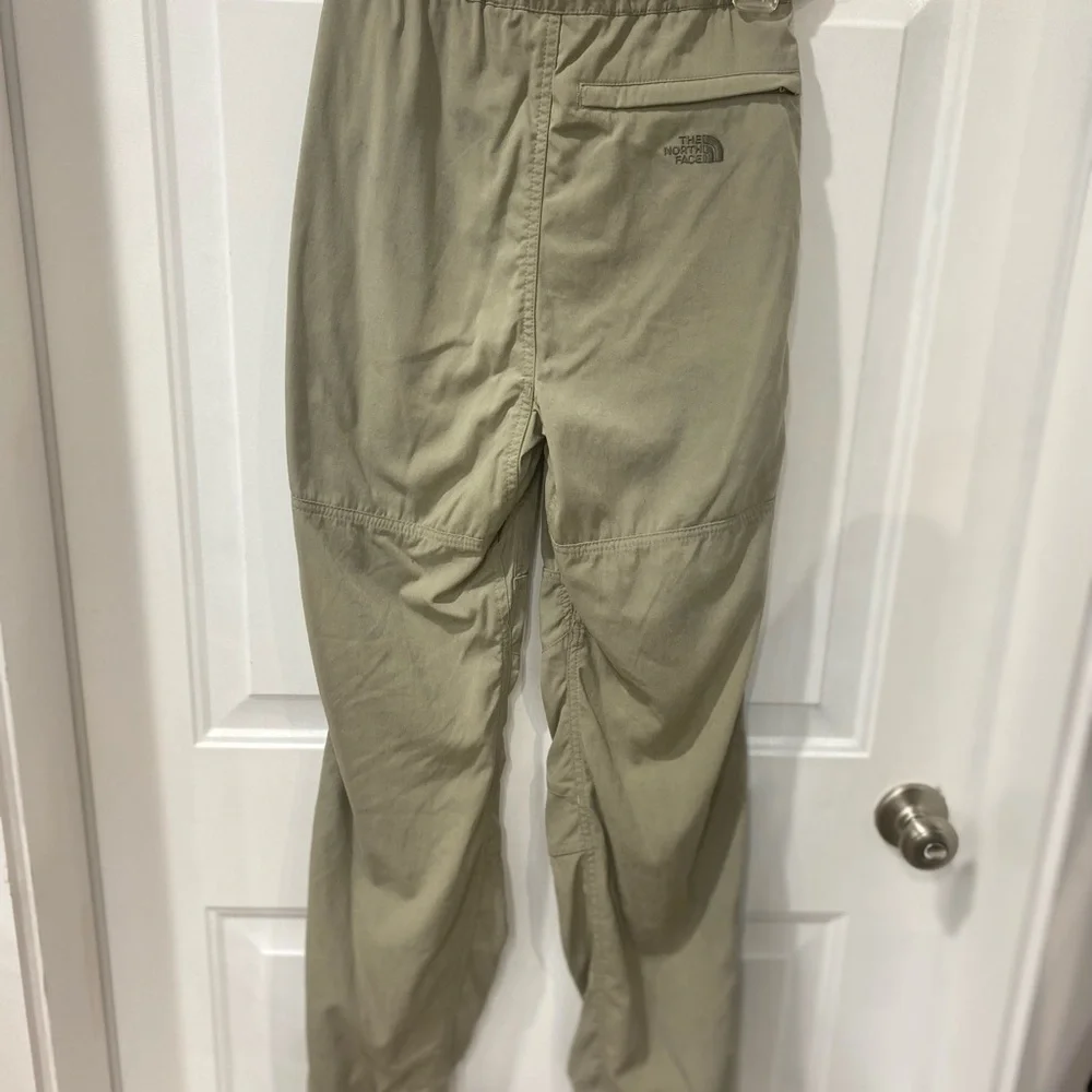 The North Face women’s Light Tan Cargo Pants hiking nylon zipper back pocket